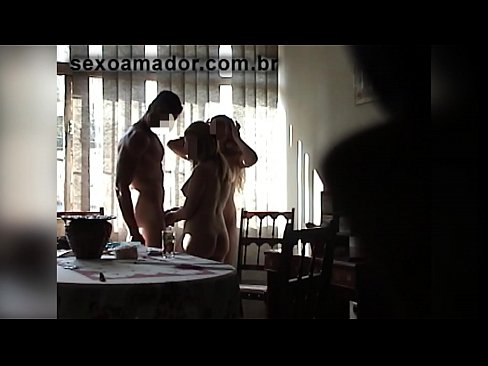 ❤️ جنسی دوست ایک دیو آدمی اور اس کے ساتھ ایک تھریسم کو مدعو کرتے ہیں۔ ❤️ مقعد فحش ️❤